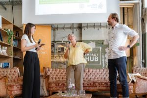 Die Geschäftsführerin der BW-Stiftung, Theresia Bauer, im Gespräch auf der Bühne