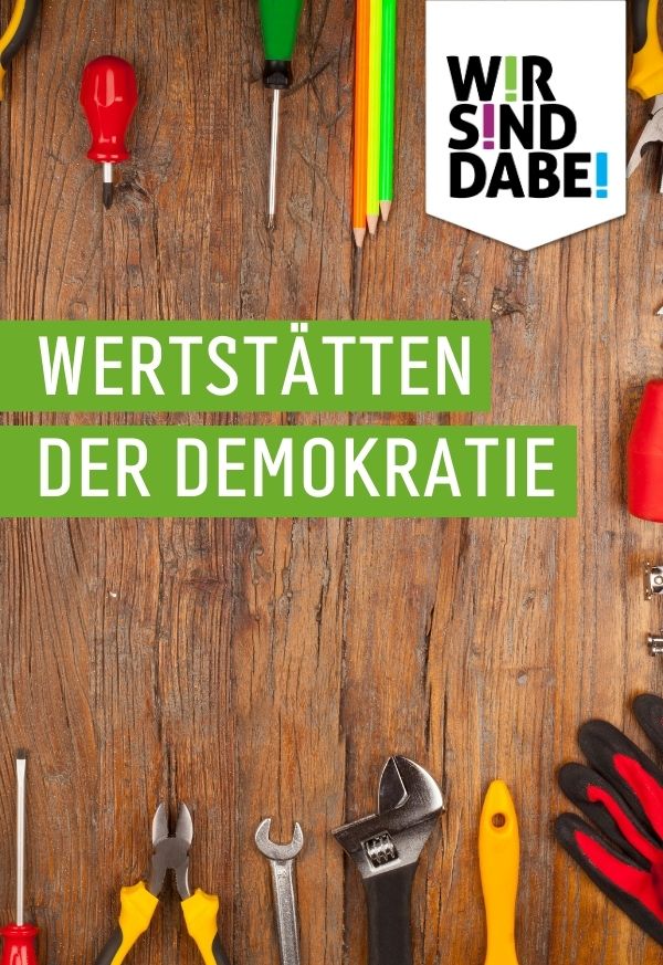 eine Werkbank mit verschiedenen bunten Werkzeugen darauf.